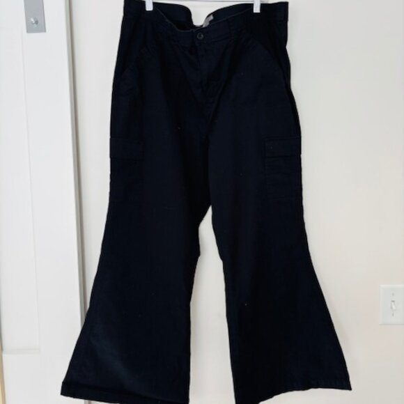 Torrid Flare Lightweight Twill Cargo High Rise Pant- size 22R - Picture 3 of 7